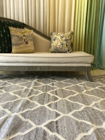 Bahai Grey Rug 5x8’ - Image 2